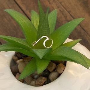 PURA VIDA WAVE RING | SILVER